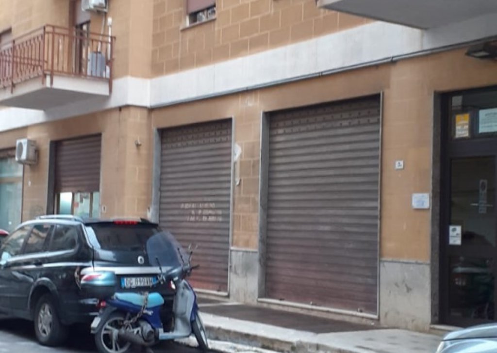 Vendita Locale commerciale Palermo - LOCALE COMMERCIALE C/1  - ZONA POLICLINICO Località Policlinico